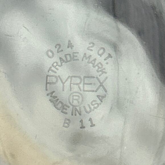 Vintage Pyrex 2QT Rounded Bottom Clear Glass Made in USA Serving Bowl NO LID - Picture 4 of 4